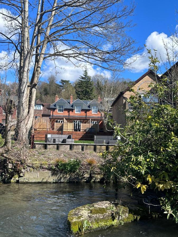 Beautiful House On The River Itchen Villa Winchester Exterior foto