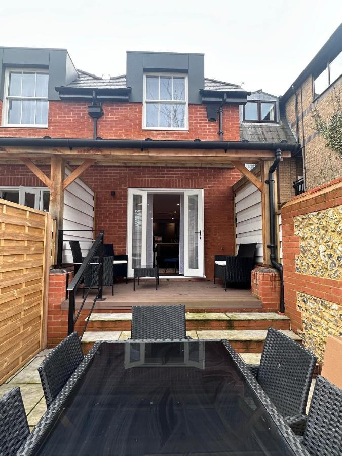 Beautiful House On The River Itchen Villa Winchester Exterior foto